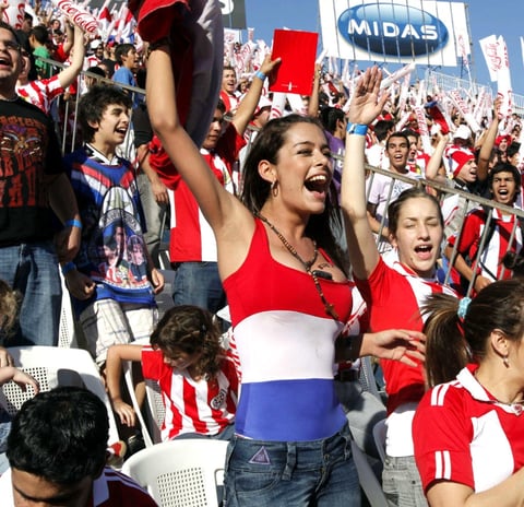 Larissa Riquelme agradeció las felicitaciones de sus seguidores, a través de su cuenta en Twitter (@lari_riquelme), ya que publicó, 'muchas gracias a todos por los mimos, bendiciones y deseos perdón por no poder responder a todos'.