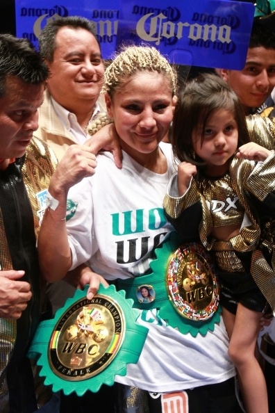 La Barbie Juárez retuvo por cuarta ocasión el cinturón mosca del Consejo Mundial de Boxeo (CMB).