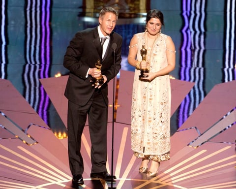 Daniel Junge y Sharmeen Obaid-Chinoy se coronaron por el mejor corto documental corto documental por 'Saving face'.