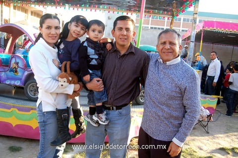 01032012 ÁNGELA , Ángela, Moisés, Fernado y Fernando Rangel.