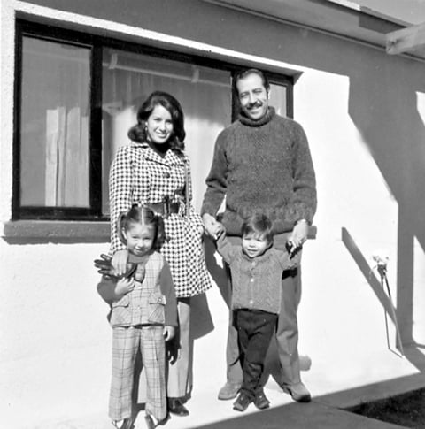 ROSA  Martha Sosa de Ramos y Samuel Ramos Flores con sus hijos Éricka y Samuel en una fotografía de hace décadas.