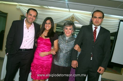 05032012 SRA. MARíA VICTORIA  Chapa de Arratia celebró su cumpleaños número 85 junto a Luis, Selma y Daniel.