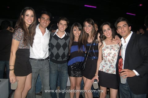 01032012 ALE , Fito, Alejandro, Crista, Cristy, Caro y Carlos.