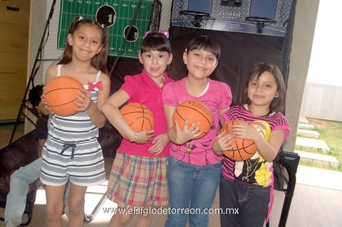 06032012 ANDREA , Nicolle, Andrea y Victoria.