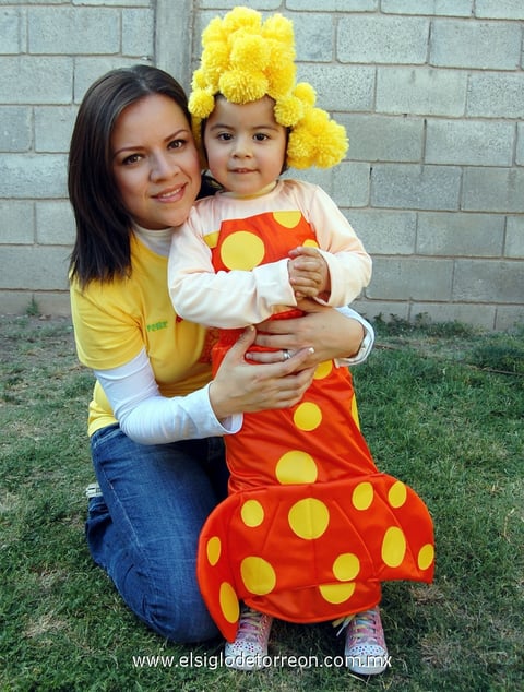 05032012 MARIANA  Márquez Sepúlveda en su festejo de cumpleaños junto a su mamá Martha Marcela Sepúlveda de Márquez.