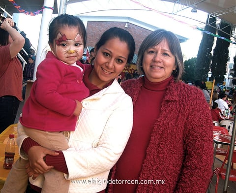 02032012 XIMENA , Paty y Patricia.