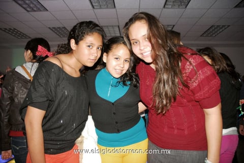 01032012 SALMA , Andrea y Diana.