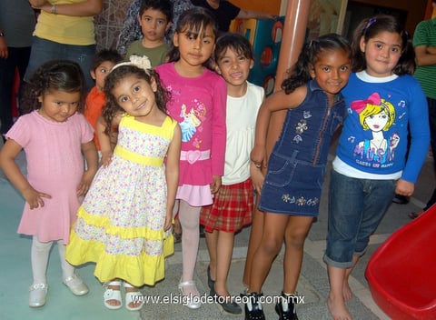 08032012 MARíA  José, Ariana, Andrea, Karla, Alexa y Paola.
