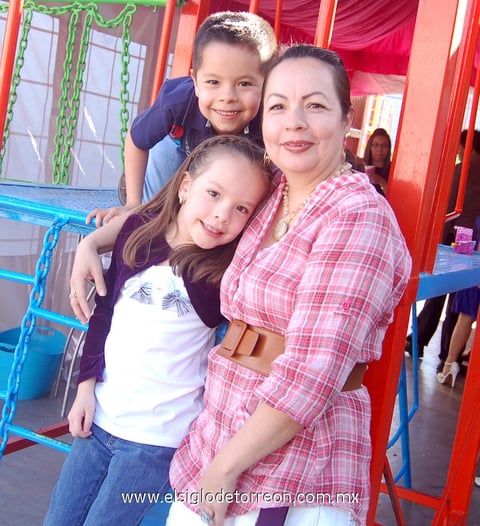 09032012 MARIO,  Marian y Adriana.