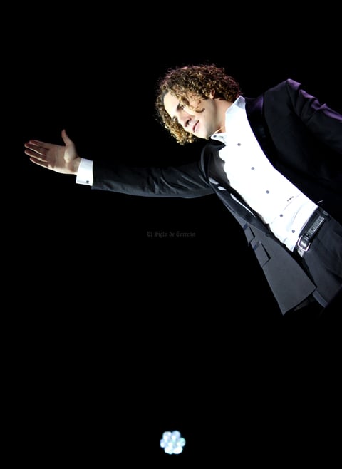 Tras entonar Silencio, el español se despidió de su fanaticada que por supuesto coreó el tradicional "otra, otra", por lo que minutos después David Bisbal retornó y así cerró su actuación en La Laguna con ¿Y Si Fuera Ella?, Princesa y Esclavo de Tus Besos.