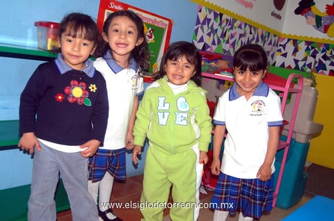 10032012 ANDREA , Mónica, Izehel y Astrid.