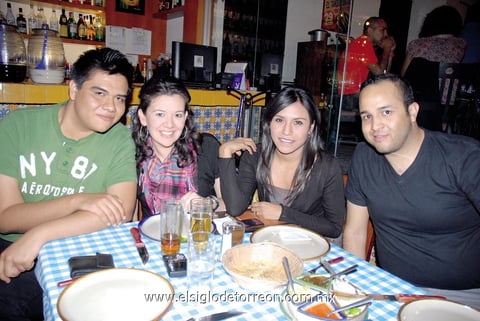 11032012 DANIEL,  Mariana, Cindi y Mateo.