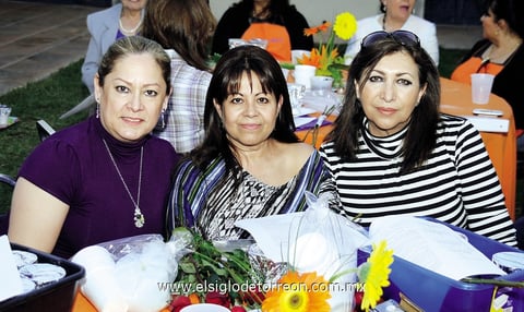 12032012 LUPITA,  Carmelita y Nina.