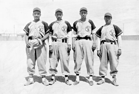 EQUIPO de Beisbol Sección No. 9 Ferrocarrileros, en el año de 1952: Mario Luna (f), Simón Muro (f), Ricardo “Seco’’ Carlos y Juan Álvarez (f).