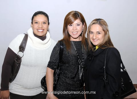 13032012 FáTIMA  Bautista, Érika Molina e Imelda Arellano.