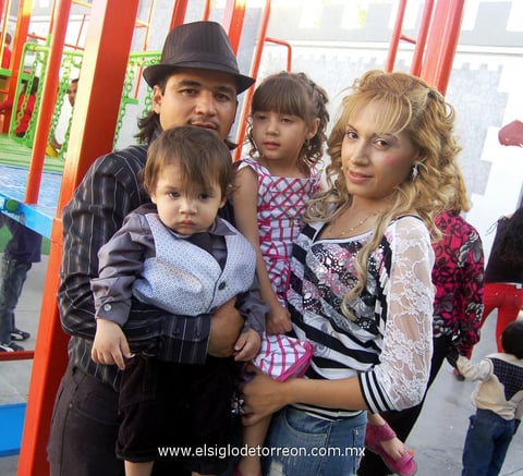 14032012 RUBéN JR. , Rubén, Dayanna y Rocío.