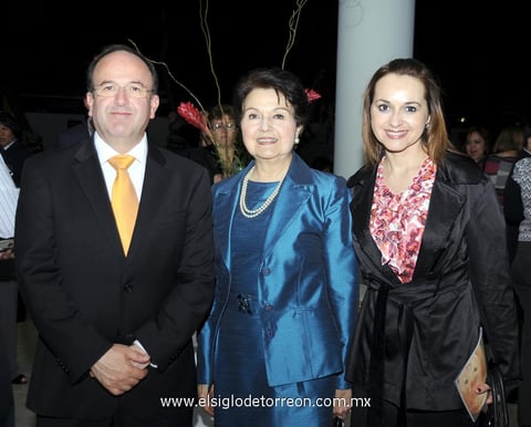 14032012 HNO. LUIS  Arturo Dávila, Vivi y Cristina.