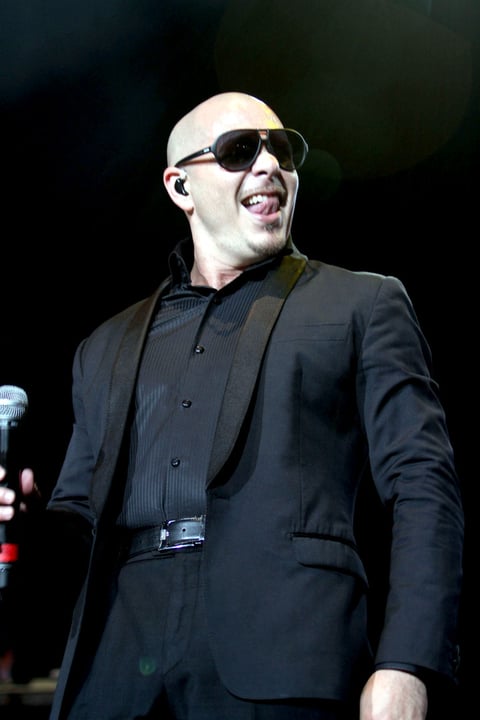 Las primeras estrofas de "Ai se eu te pego", de Michel Teló, dieron inicio a la samba, con el toque puro de Pitbull, fórmula que repitió con "Paparamericano".