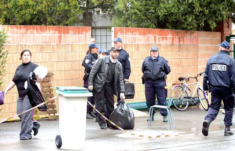 El asesino llegó en una moto, en la que también huyó, y al parecer utilizó dos armas.