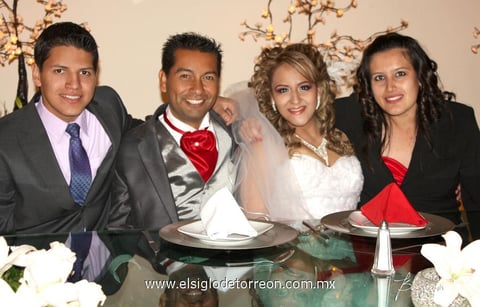 16032012 DANIEL  e Iveth al lado de Daniel Vargas Alemán, Abigaíl Chavira Garay, Abigaíl Betsabé Vargas Chavira y Daniel Isai Vargas Chavira.
