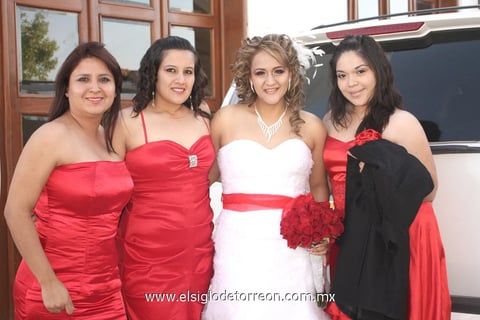 16032012 FAMILIARES  y amigos de la feliz pareja acompañándolos durante la recepción.- Benjamín Fotografía
