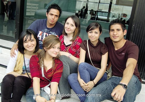 19032012 JOSUé , Lourdes, Analí, Denisse, Carmen y Érick.
