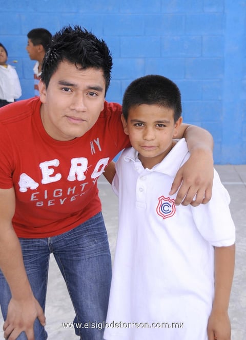 19032012 CARLOS  Y Koby.