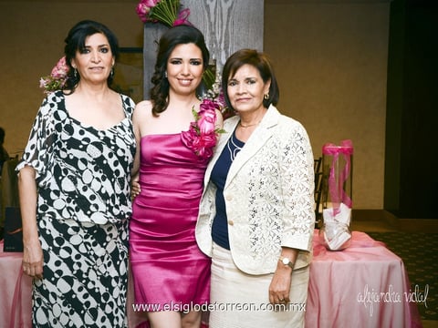17032012 ELBA ELENA  acompañada por su mamá Sra. María Elena Ortiz de Cháirez y su futura suegra Sra. Raquel Arroyo Vda. de Díaz.