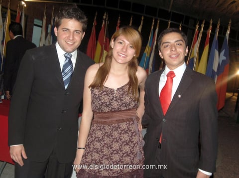 17032012 LUIS  Galán, Yumi Koizumi y Cutberto Frías.