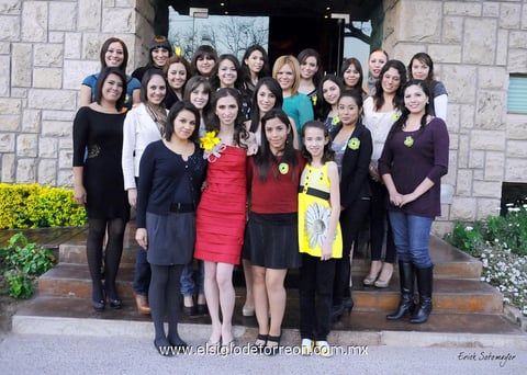18032012 ACOMPAñADA  por un grupo de amigas, Yoasaf Torrero Rodríguez disfrutó de su fiesta prenupcial.