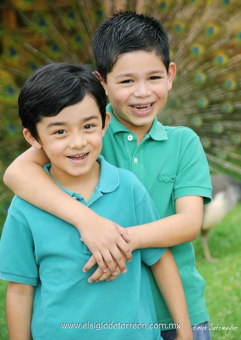 18032012 Fernando y Rodrigo en una sesión fotográfica.- Érick Sotomayor Fotografía