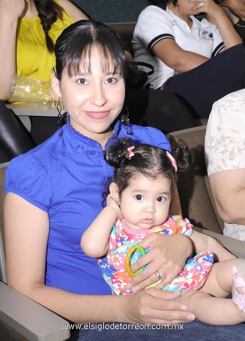 18032012 ÉLIDA  y la pequeña María Fernanda Cisneros.