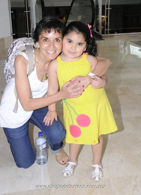 18032012 PECKY  y Romina.