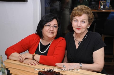 18032012 JULIETA  y Blanca.