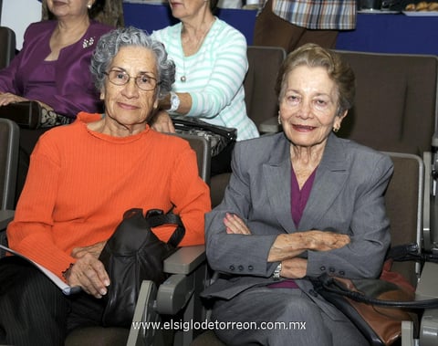 18032012 MARíA  Aurora y María Elena.