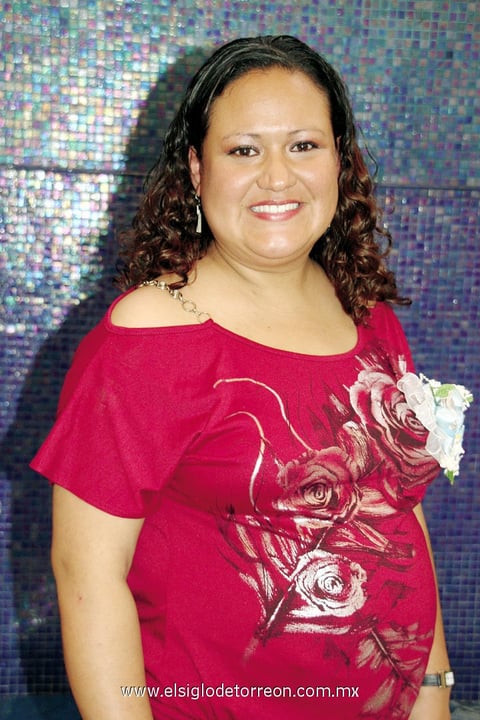18032012 MARíA  de la Luz Sánchez de Jiménez durante su fiesta de regalos para bebé.