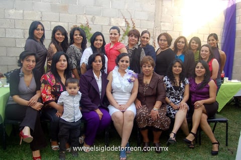 21032012 DALILA  Aguilar Torres disfrutó de agradable festejo prenupcial.