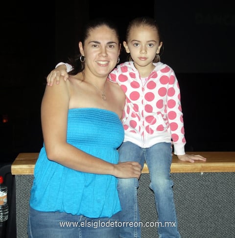 21032012 MARCELA  Arellano y Natalia Aldape.