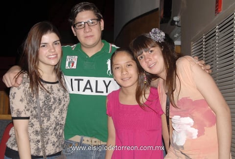 21032012 MARíA , José, Marcela y Malena.