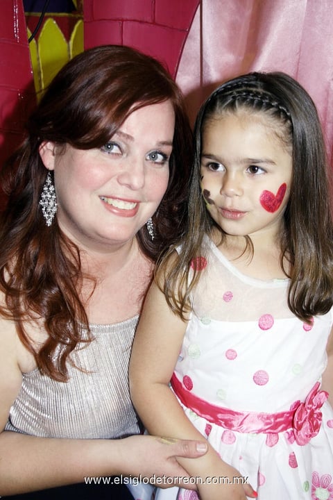 21032012 SOPHIE ANNE  Espinoza Müller cumplió 4 años, y la festejó su mamá Sophie Müller de Espinoza.