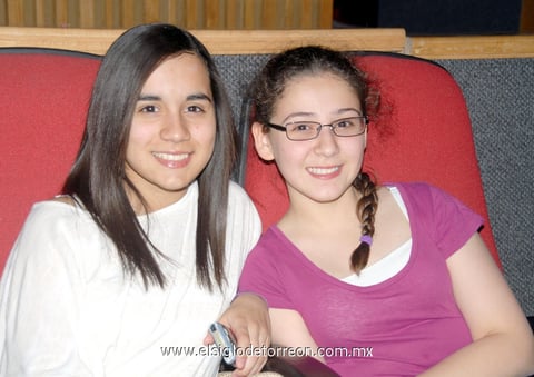 21032012 LUCíA  y Salma.