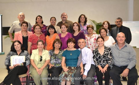 22032012 ALUMNOS  que concluyeron el Diplomado en Tanatología junto a sus catedráticos.