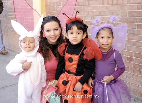 22032012 KAROL , Eliú, Adriana y Sebastián.