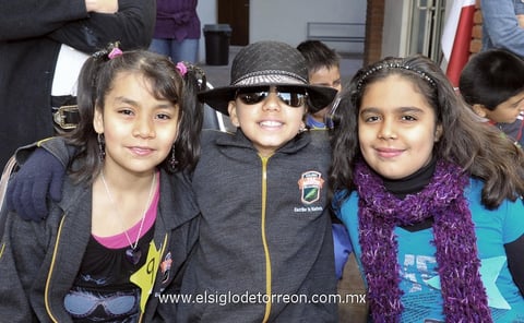 23032012 ALEJANDRA , Amanda y María Teresa.