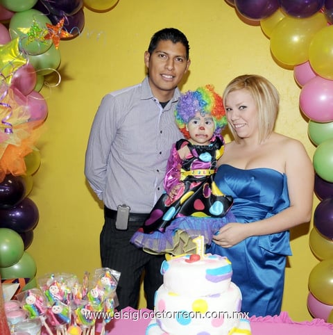 24032012 JESúS  Aguirre Ortiz y Fernanda Hernández Mariscal festejaron a su hijta Ximena Zoé.
