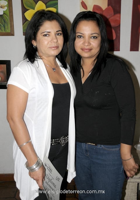 24032012 MARíA LUISA  Salazar y Melisa Martínez.