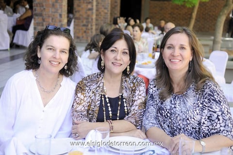 27032012 LAURA , Dora y Consuelo.