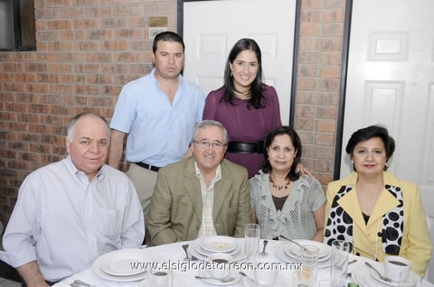 27032012 ANUAR  Nahle, Barby Luévanos, Anuar Nahle, Manuel Luévanos, Laura Luévanos y Ale Zarzar.
