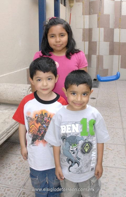 27032012 ASENETH , Maximiliano y Diego.