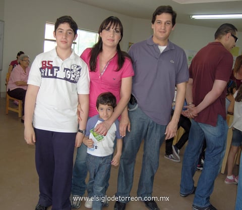 27032012 JORGE , Rosario, Roberto y Jorge.